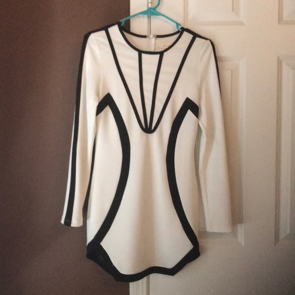 Long sleeve short dress